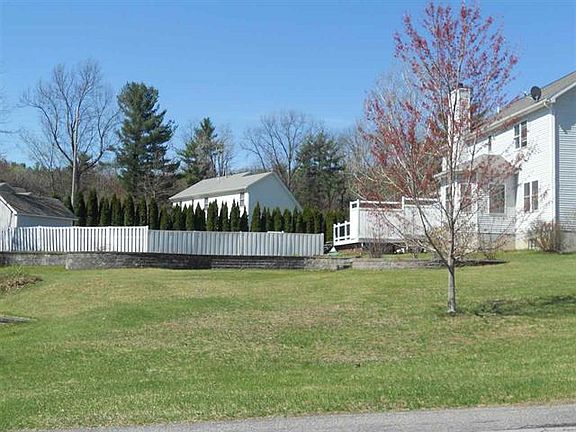 3rd image of 9 Hilltop Hollow Dr