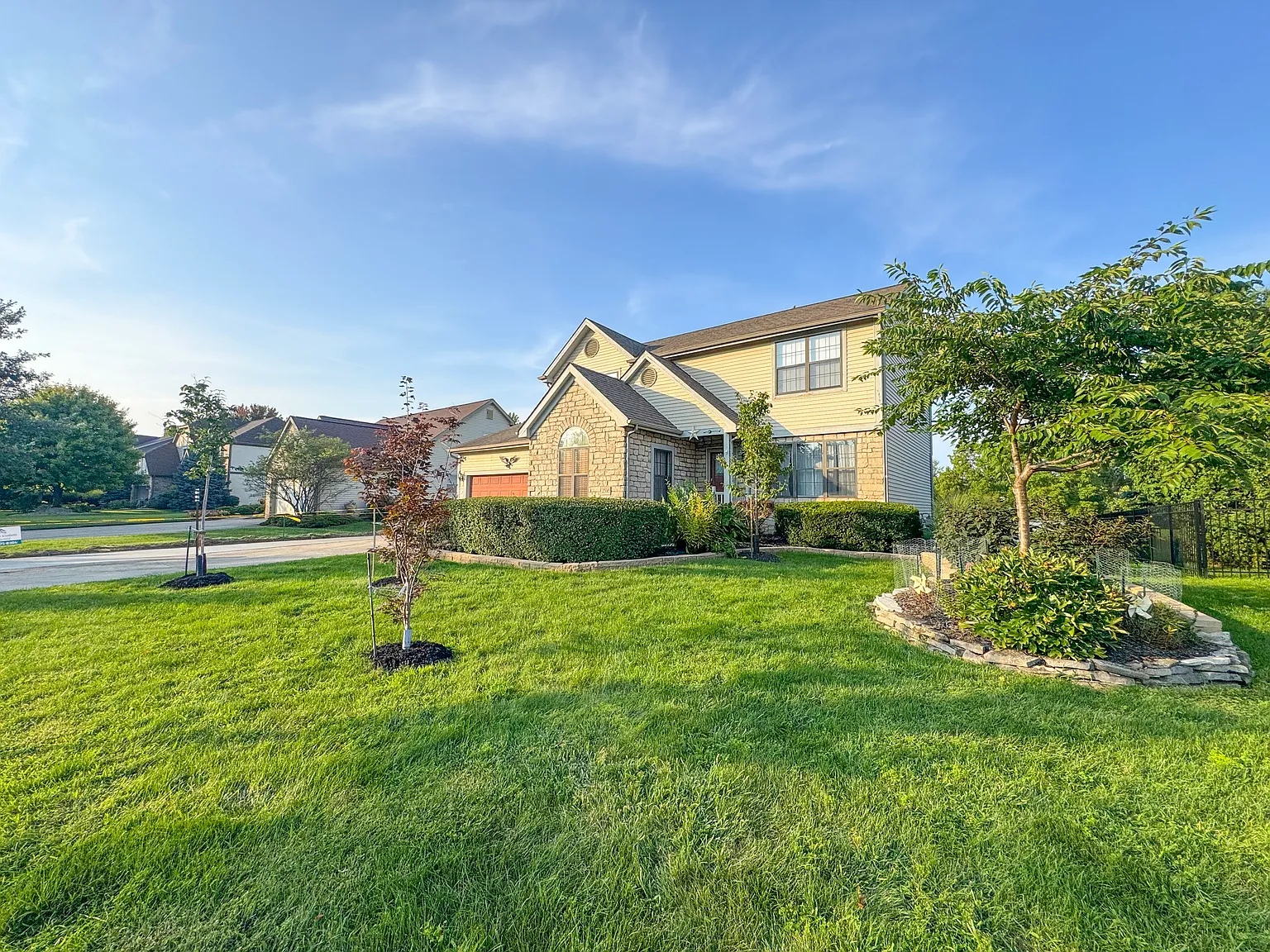 4 bed, 2.5 bath, 2410 sqft, $3,000 — Photo 2