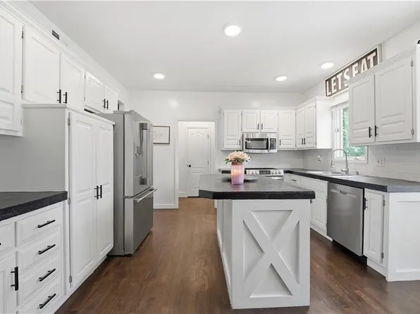 8004 W 144th Pl, Overland Park, KS 66223