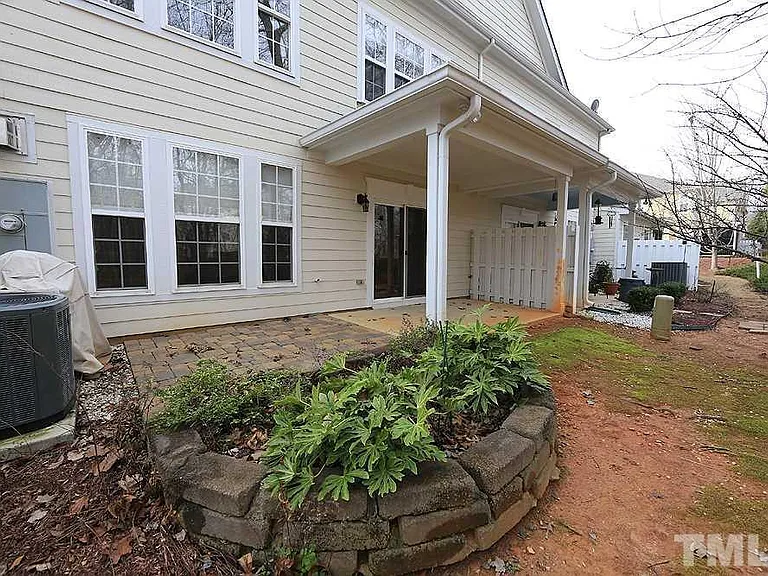 507 Bartlett Cir — Photo 16