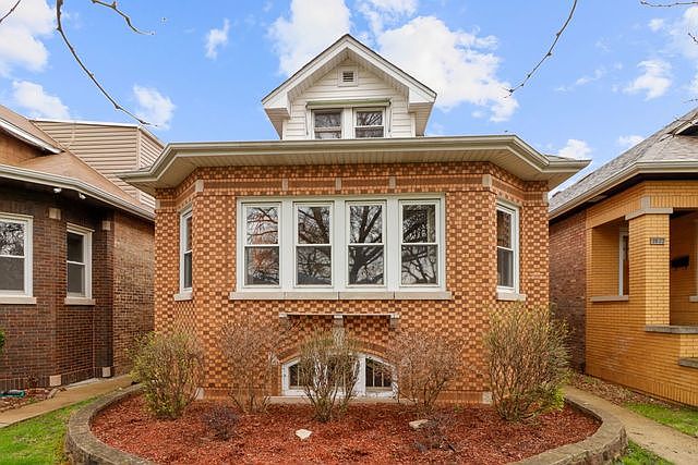 1st image of 1839 N Nagle Ave #1