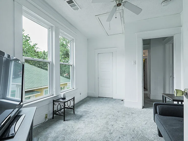1200 W Walker St — Photo 12