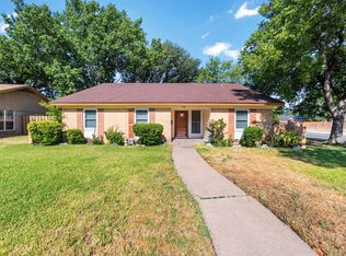 1802 Santa Rosa Ct, Grand Prairie, TX 75051