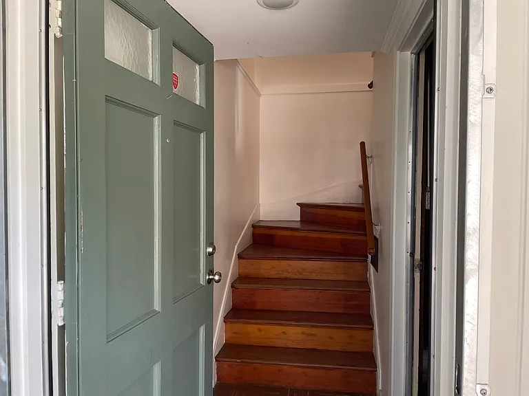 100 Glenview Dr — Photo 3