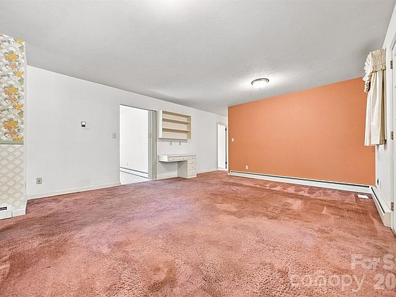 5th image of 434 Mountain View Dr