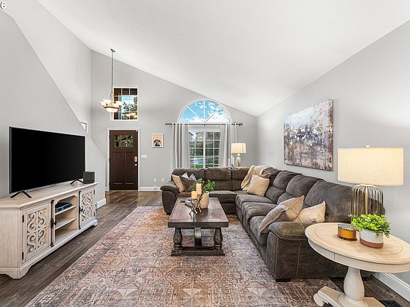 3rd image of 2512 NW Logan St