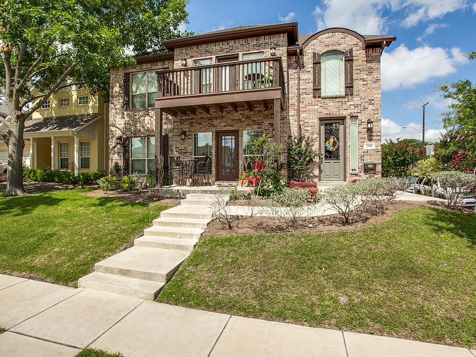 2700 Merida, Fort Worth, TX. Rental housing within walking distance of TCU. 5 bedroom duplex.