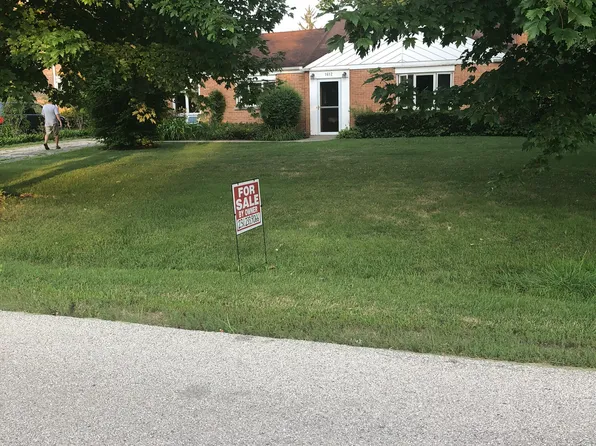 1612 Pickwick Ln, Glenview, IL 60026