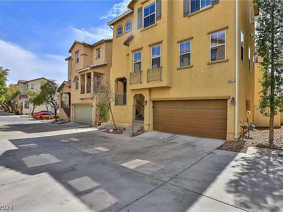 3rd image of 8937 Jaquita Ave