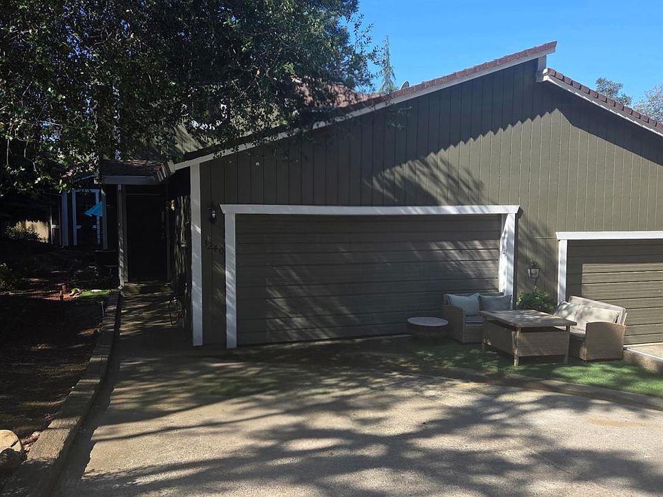 1st image of 3240 Heights Dr