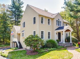 10 Fawn Ln, Franklin, MA 02038