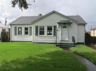 12 W Chalmette Cir, Chalmette, LA 70043