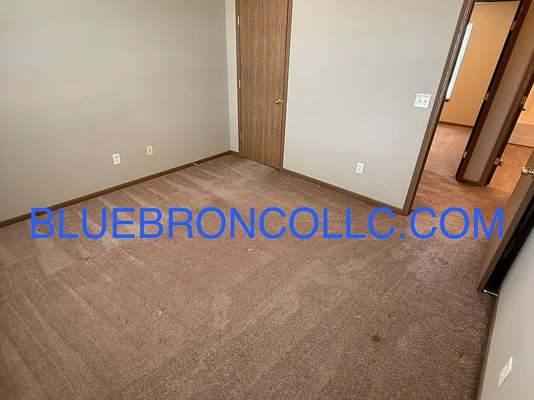 621 Willow Ln — Photo 7