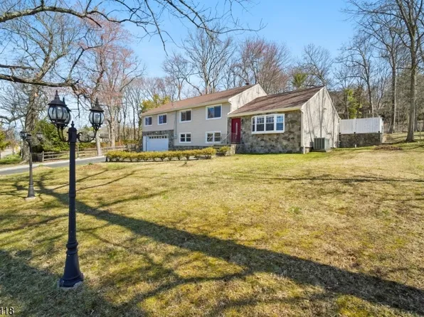 320 Beaufort Ave, Livingston Twp., NJ 07039