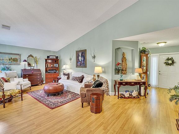 5th image of 4834 SW 34th Terrace