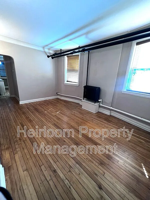 2 bed, 1.0 bath, 587 sqft, $1,300 — Photo 2