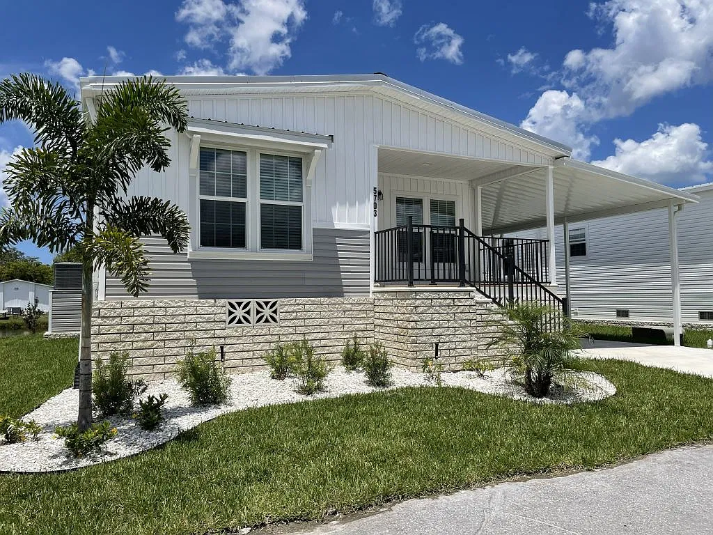 2 bed, 2.0 bath, 1408 sqft, $1,599 — Photo 1