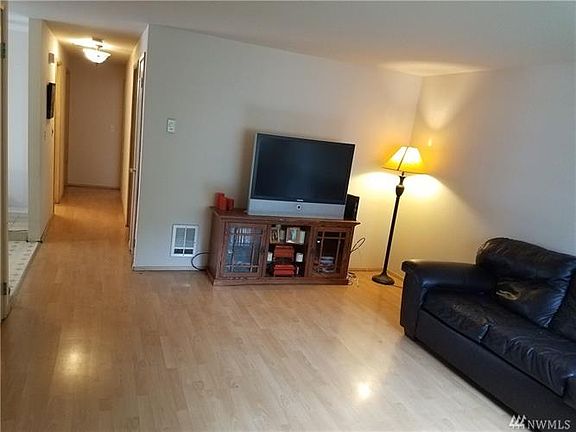 5th image of 611 Washington Ave SE
