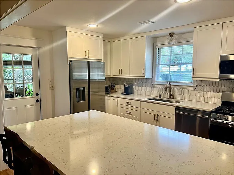 116 Highland Ave — Photo 2