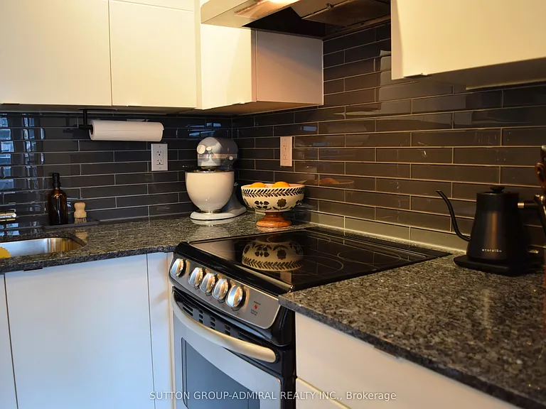 160 Flemington Rd #402 — Photo 17