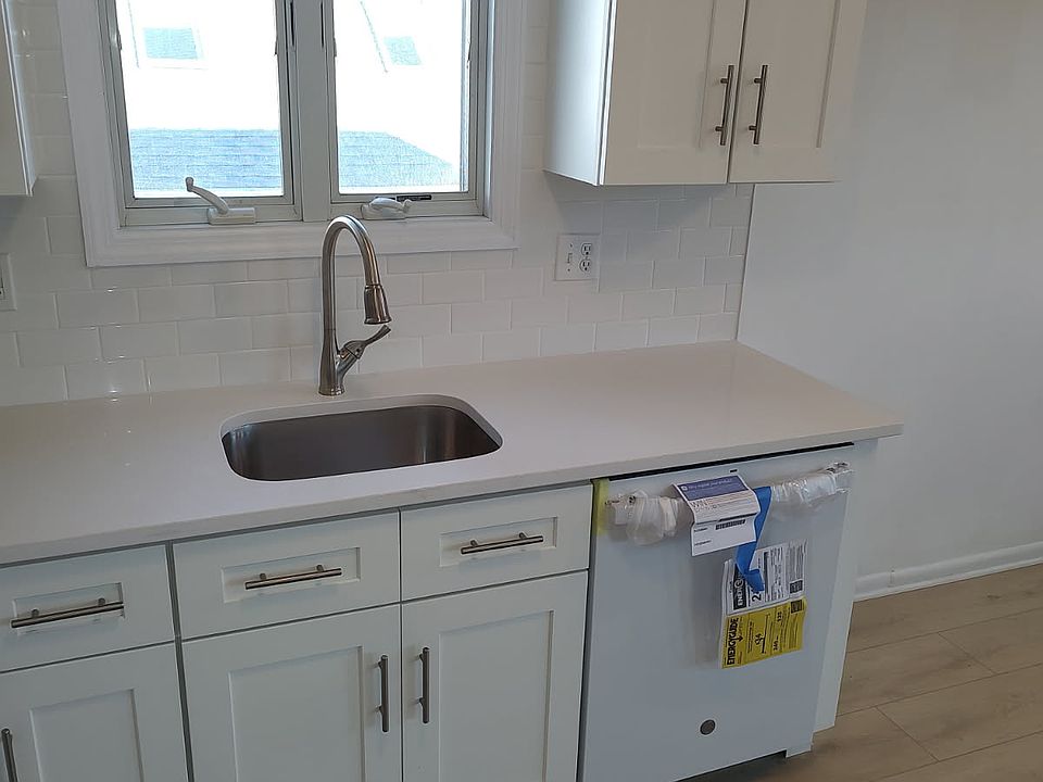 1st image of 106-108 N Dudley Ave #2