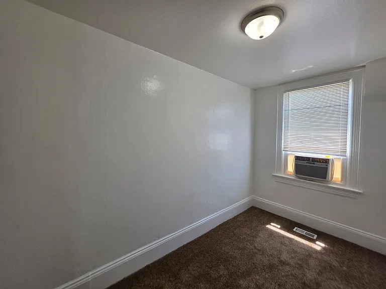 724-726 E Downington Ave — Photo 8