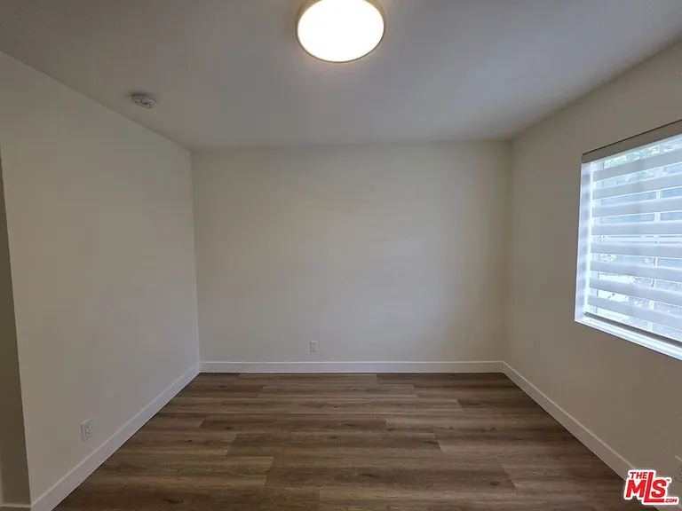 535 W 4th St #110 — Photo 18