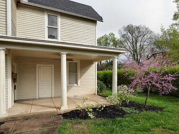 3rd image of 203 Indiana Ave