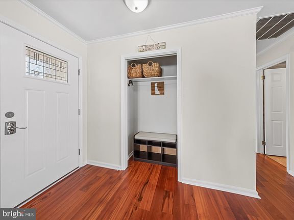 3rd image of 37 Tiffany Dr