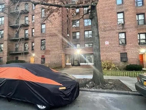 10 E 43rd St APT 4J, Brooklyn, NY 11203