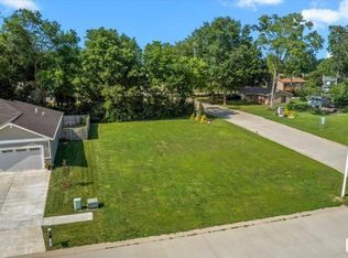 75 Firefly Ct, Chatham, IL 62629