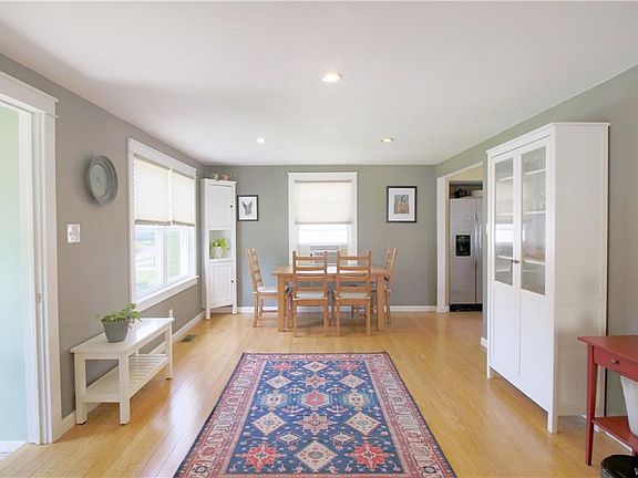 3rd image of 514 Taunton Pl