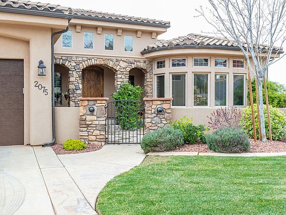 2nd image of 2075 N Lone Rock Dr