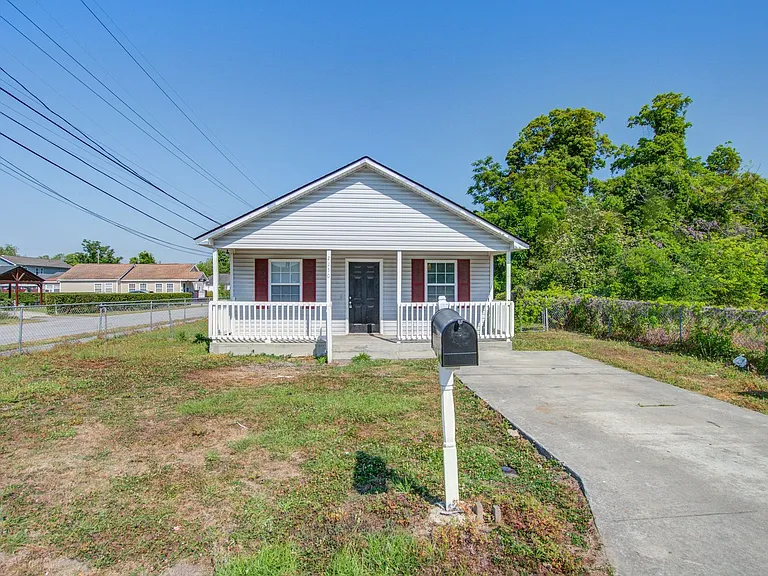 2150 Becker St — Photo 1