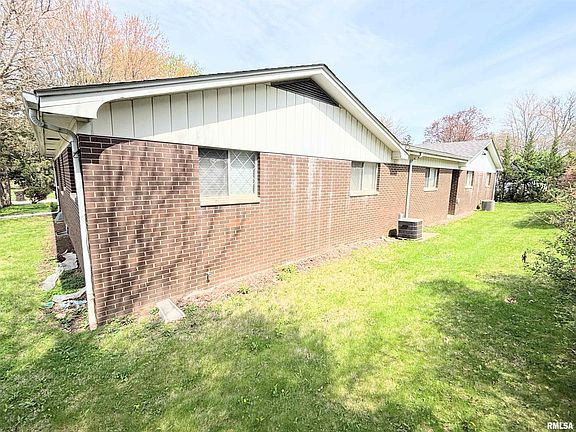 3rd image of 316/318 E Woodlawn Pl