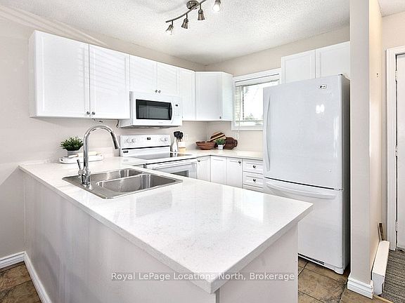 4th image of 100 Alice St W #52
