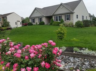 406 Pleasant View Dr, Douglassville, PA 19518