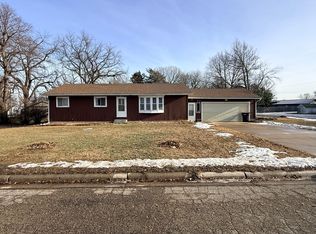 180 6th St, Walnut Grove, MN 56180