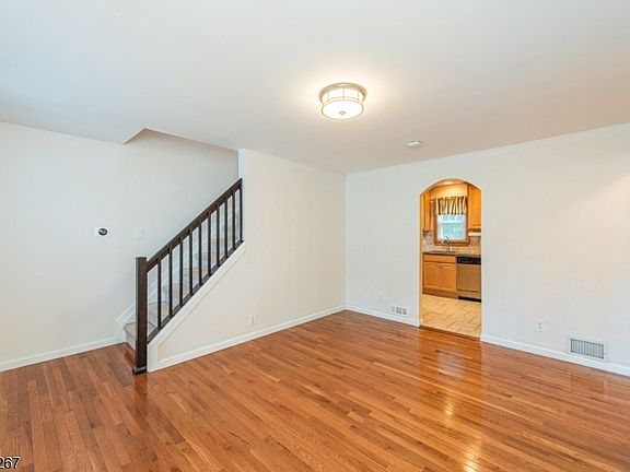 3rd image of 5 Hillside Ave