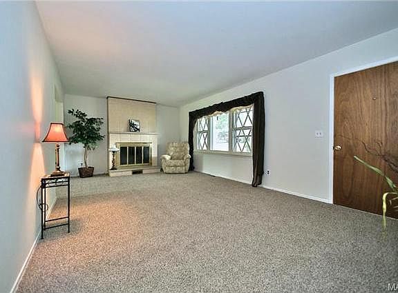 3rd image of 2440 Pinehurst Dr