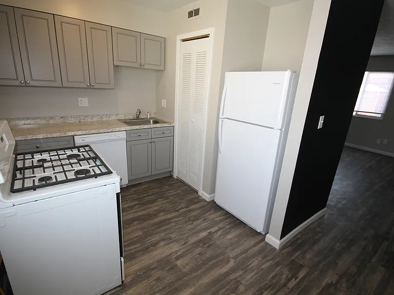 451 Alden Ave — Photo 33