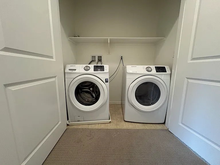 610 S Kroeger St — Photo 17