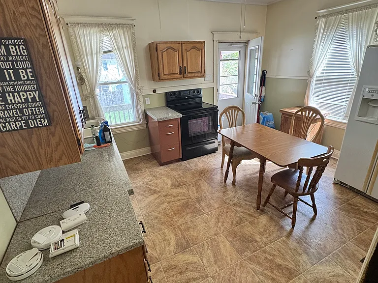 418 W Homer St — Photo 8