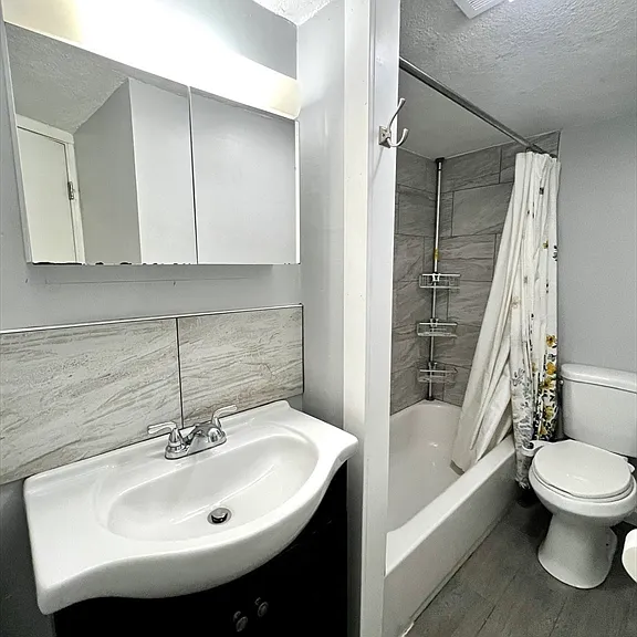 572 Main St #B — Photo 12