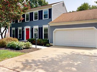 13 Crisswell Ct, Sterling, VA 20165