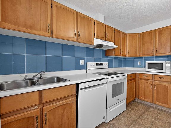 5th image of 1502 Ranchlands Way NW