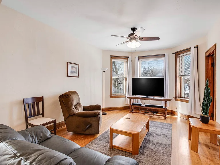 3853 N Hamlin Ave — Photo 6