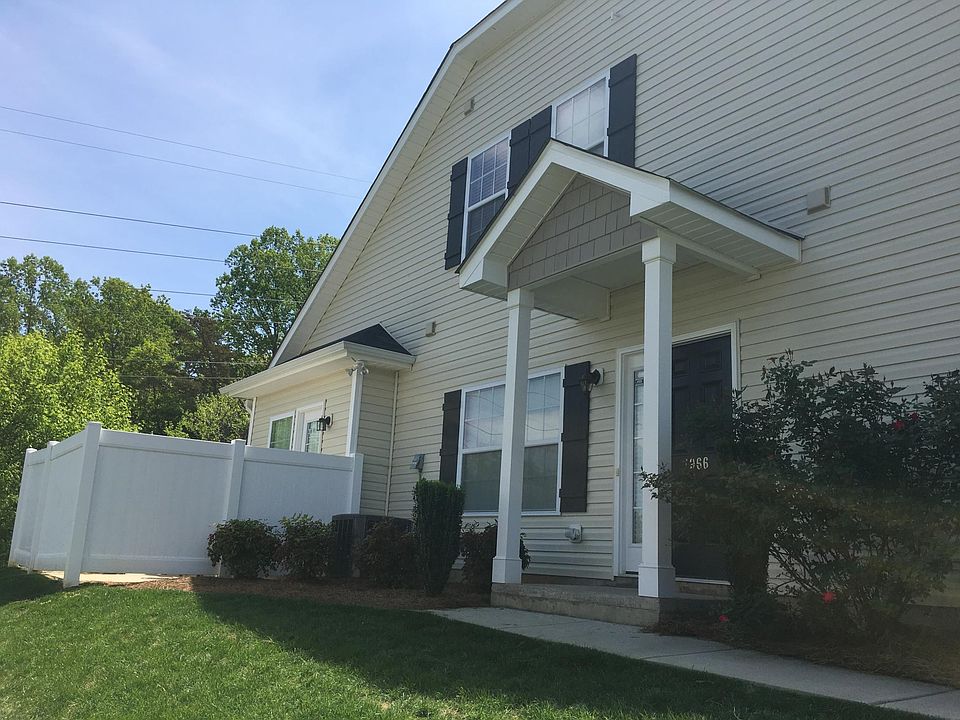 2nd image of 1966 Sentry Pointe Ln