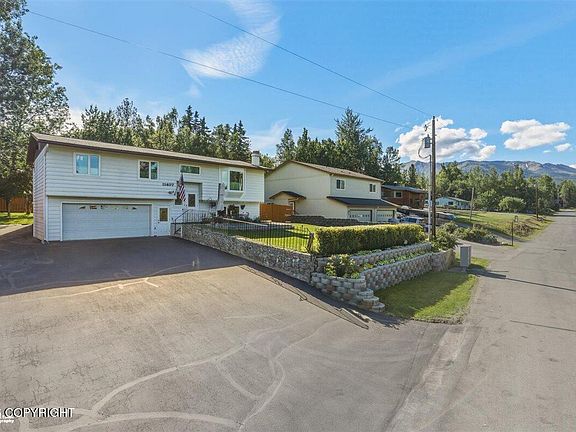 4th image of 11407 Echo St