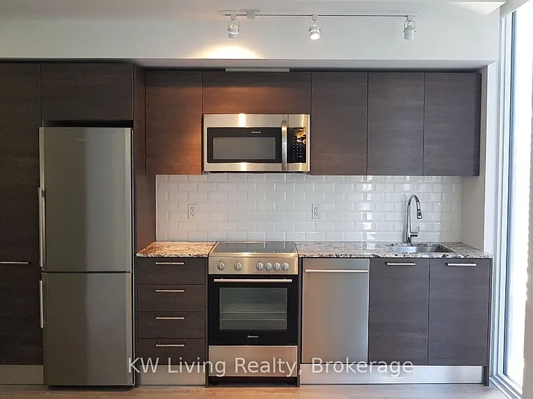 28 Wellesley St E #1001 — Photo 4